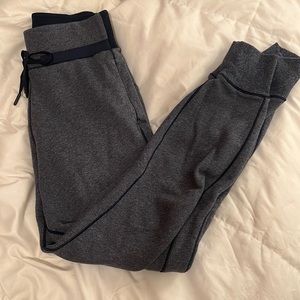 Lulu lemon joggers size 4